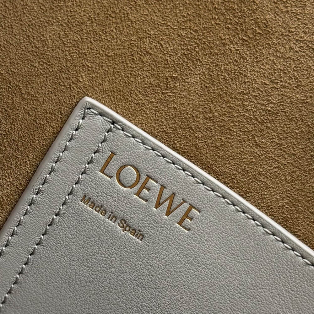 LOEWE Medium Pebble bucket in smooth calfskin(high-end grade)