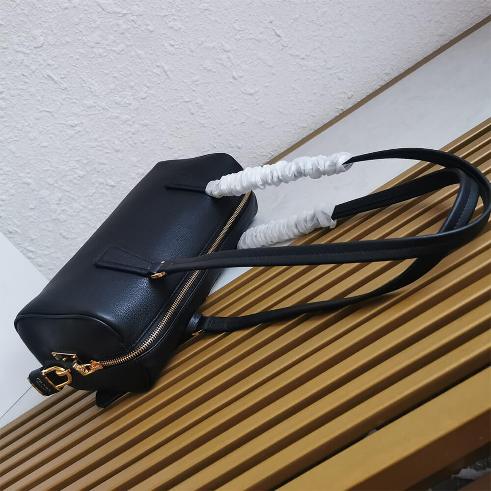 Prada Medium leather top-handle bag with padlock(high-end grade)