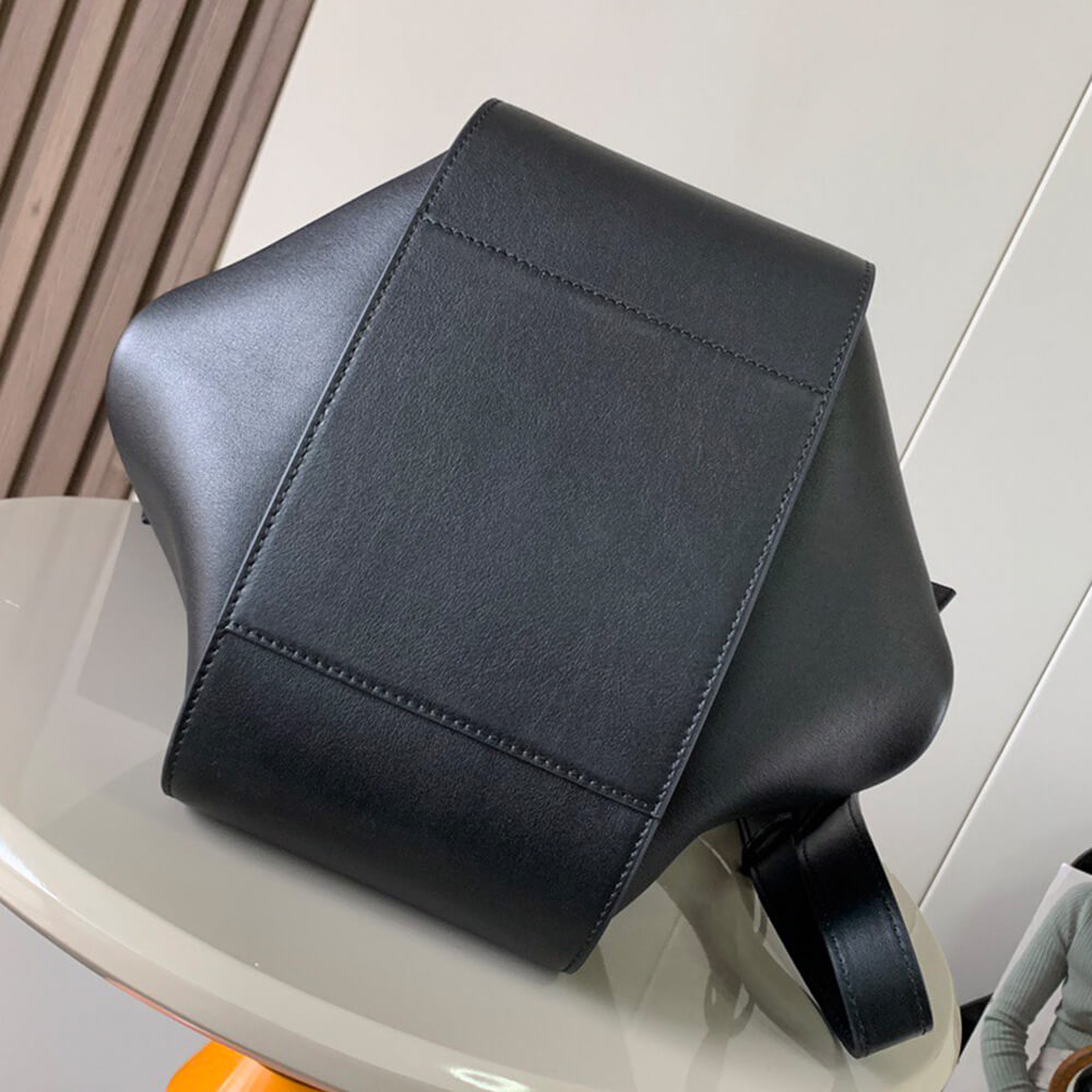 LOEWE Small Hammock bag in classic calfskin